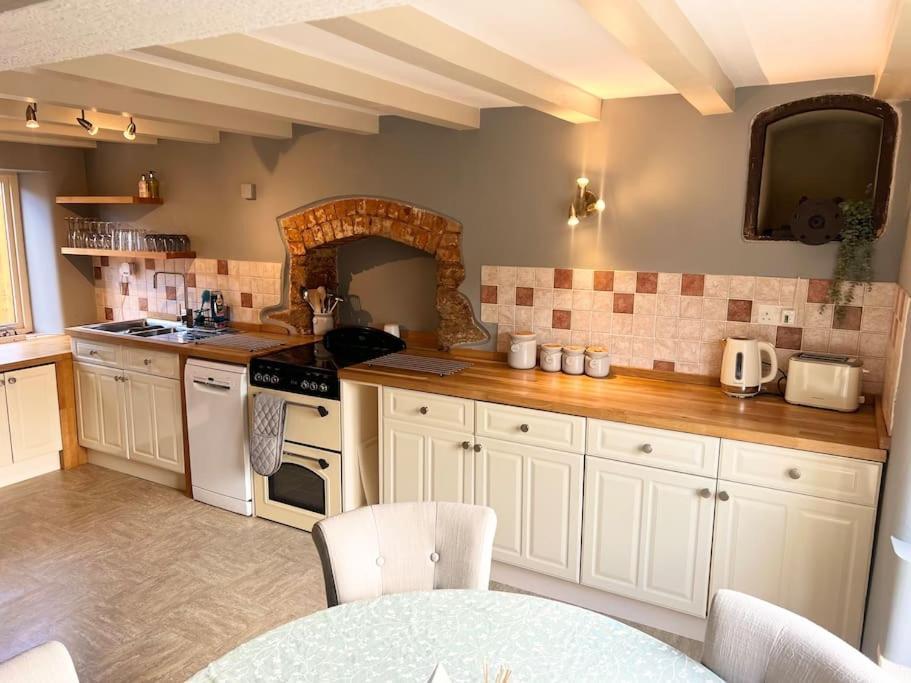 Countryside Converted Barn With Hot Tub Newton Abbot Exterior foto